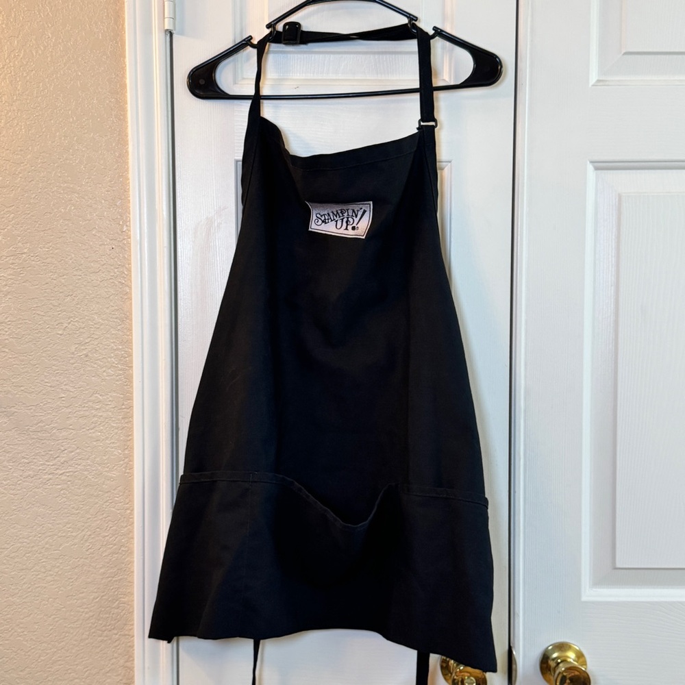 Black Stampin' Up! Logo Apron with Front Pockets & Adjustable Neck Strap - Picture 1 of 7